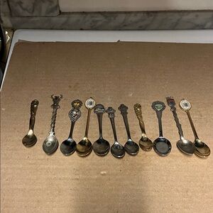 Assorted Collectible Souvenir Spoons Set
Includes 2 Rolex